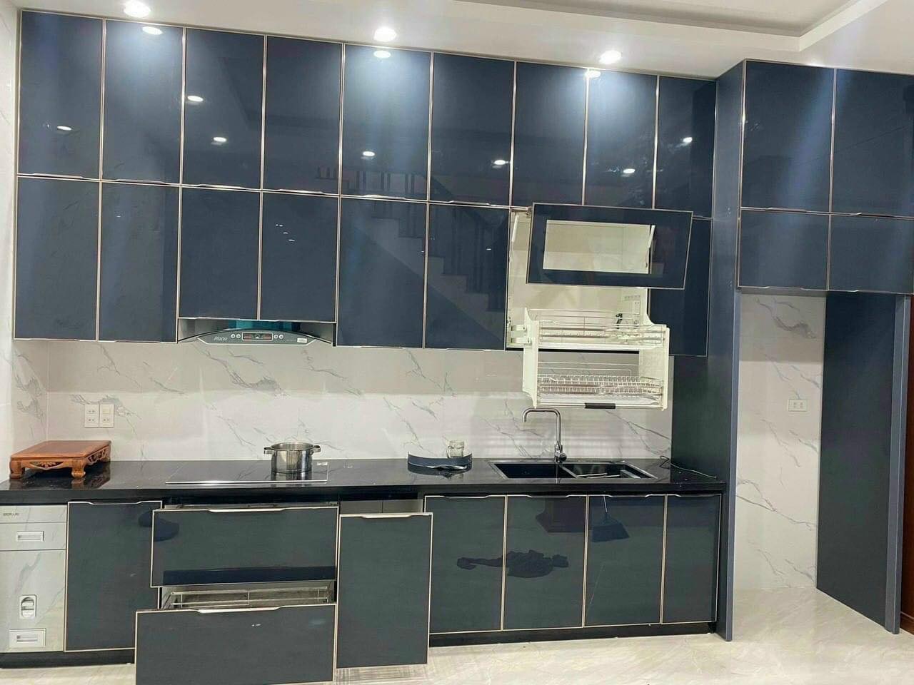 bao gia tu bep inox canh kinh 